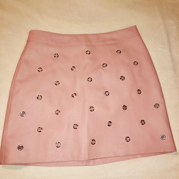 ⭐️TOPSHOP Light Pink Leather Skirt (Mini)⭐️ - Picture 1 of 4
